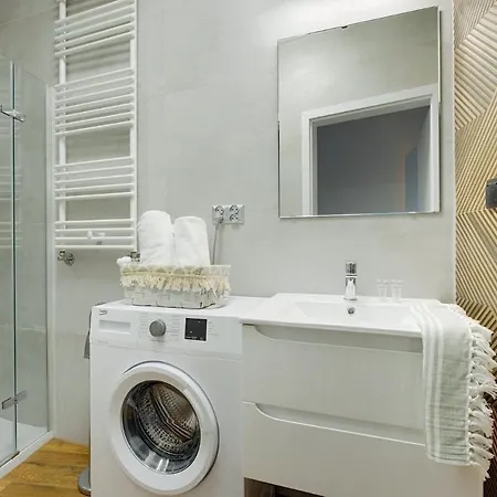White Studio Targowa 10 Apartament *